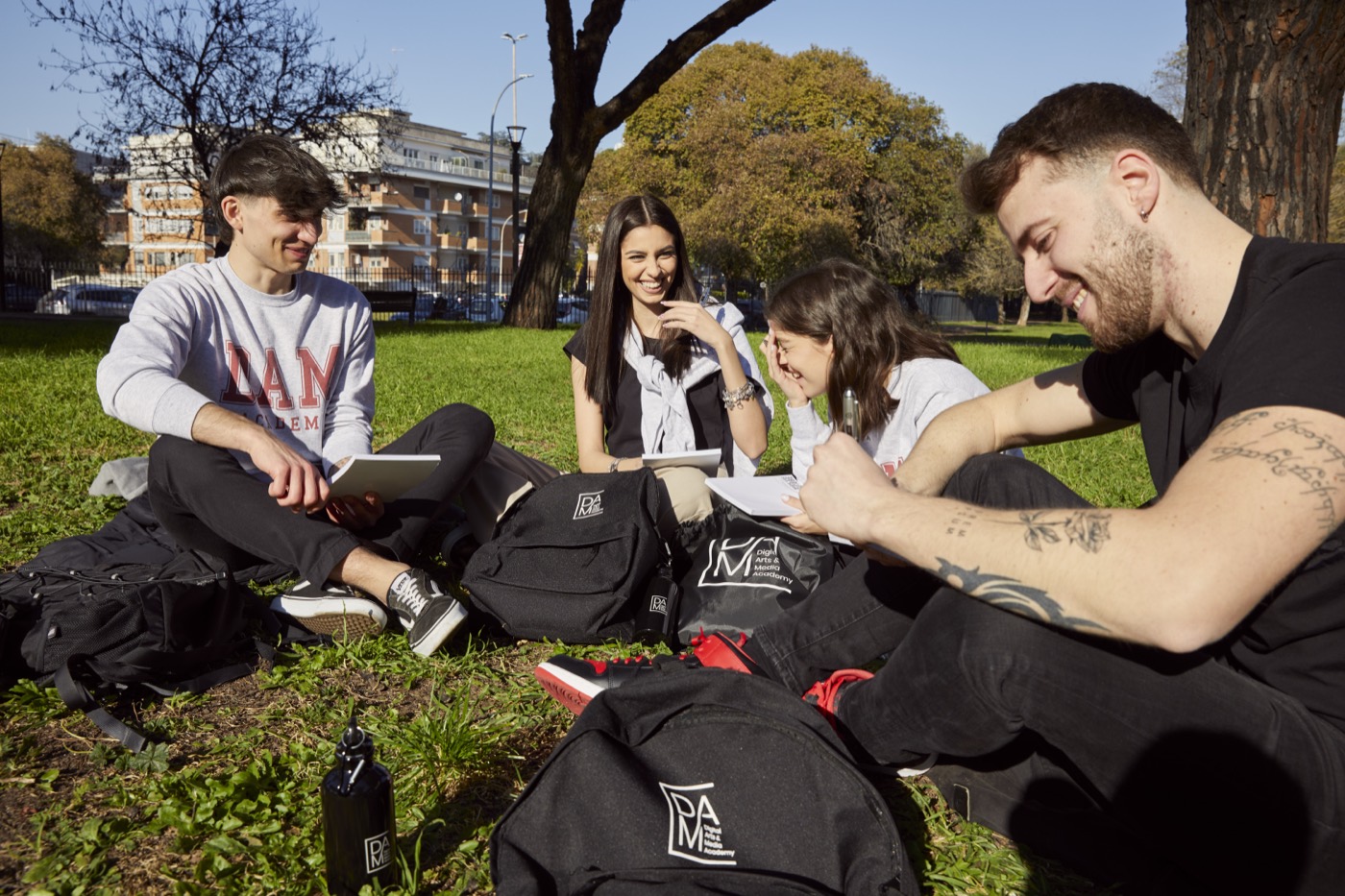 Studenti DAM insieme in accademia