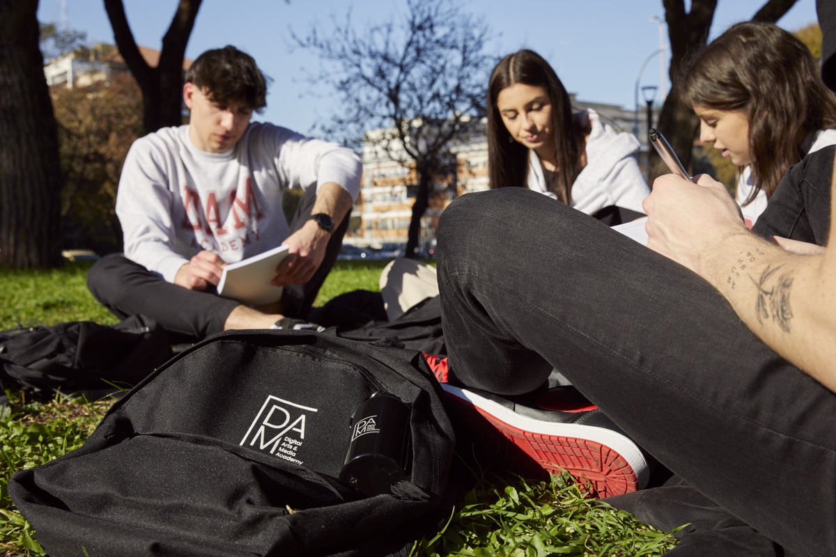Studenti DAM al parco tra le lezioni